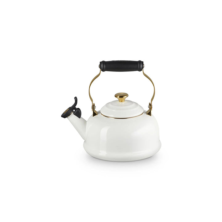 Le Creuset Classic Whistling Kettle, 1.7 Qt.