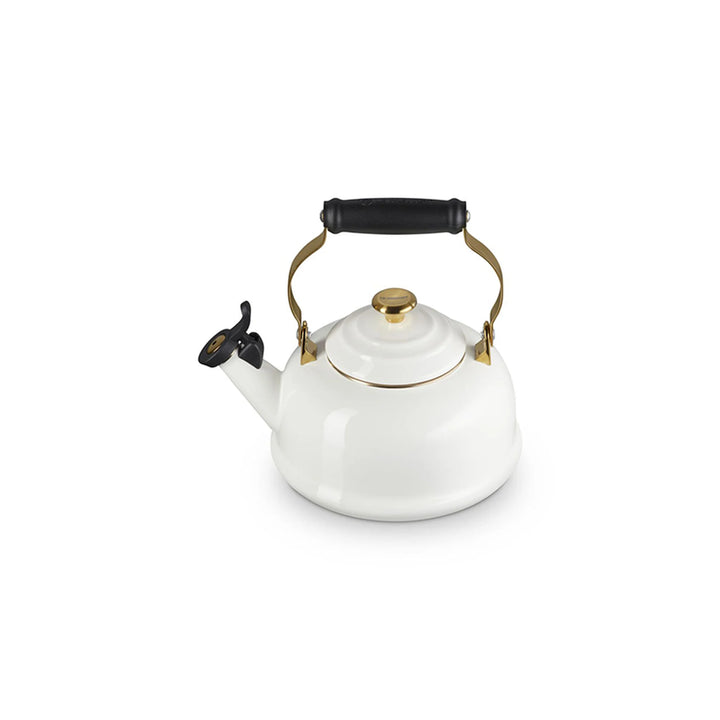 Le Creuset Classic Whistling Kettle, 1.7 Qt.