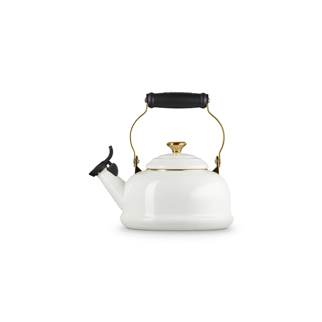 Le Creuset Classic Whistling Kettle, 1.7 Qt.