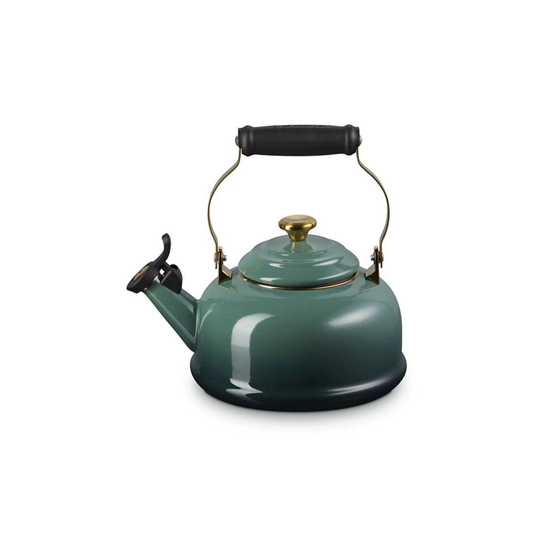 Le Creuset Classic Whistling Kettle, 1.7 Qt.