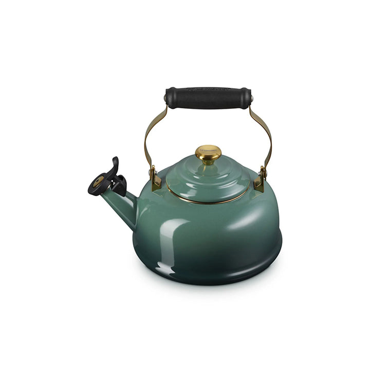 Le Creuset Classic Whistling Kettle, 1.7 Qt.