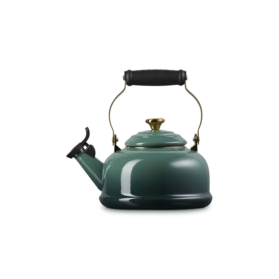 Le Creuset Classic Whistling Kettle, 1.7 Qt.