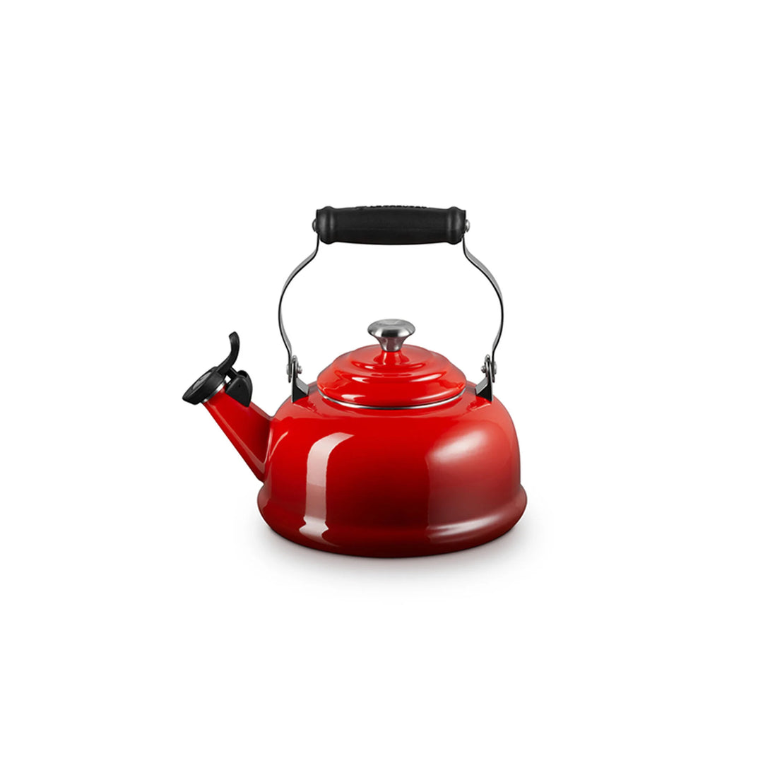 Le Creuset Classic Whistling Kettle, 1.7 Qt.