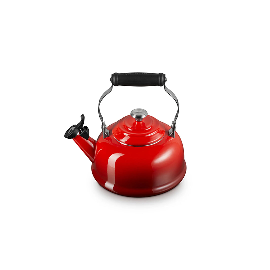 Le Creuset Classic Whistling Kettle, 1.7 Qt.