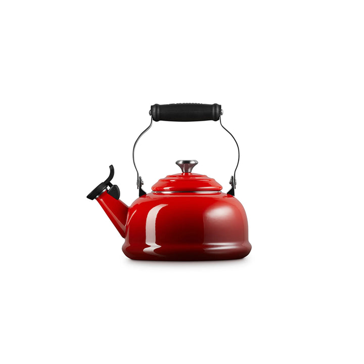 Le Creuset Classic Whistling Kettle, 1.7 Qt.