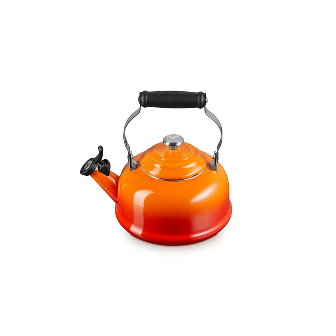 Le Creuset Classic Whistling Kettle, 1.7 Qt.