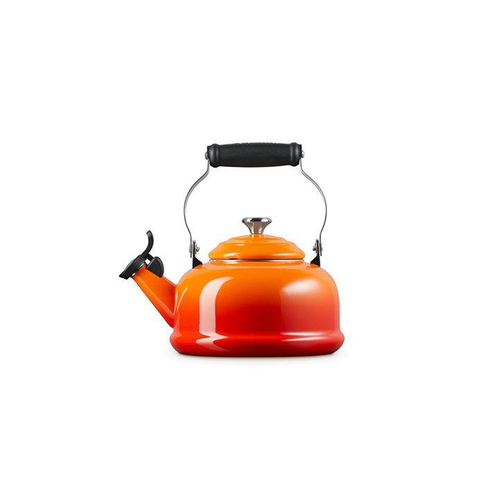 Le Creuset Classic Whistling Kettle, 1.7 Qt.