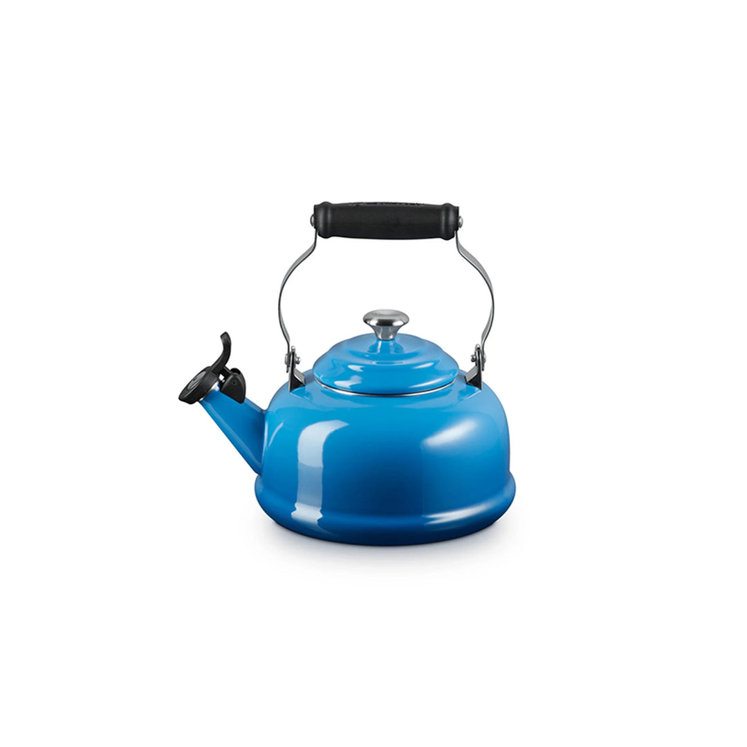 Le Creuset Classic Whistling Kettle, 1.7 Qt.