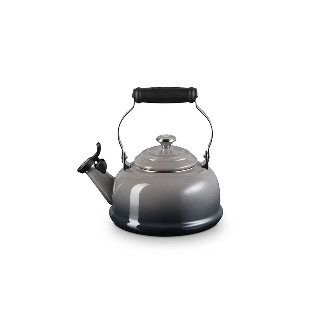 Le Creuset Classic Whistling Kettle, 1.7 Qt.