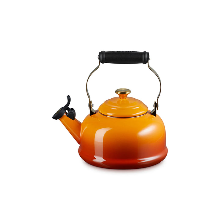 Le Creuset Classic Whistling Kettle, 1.7 Qt.