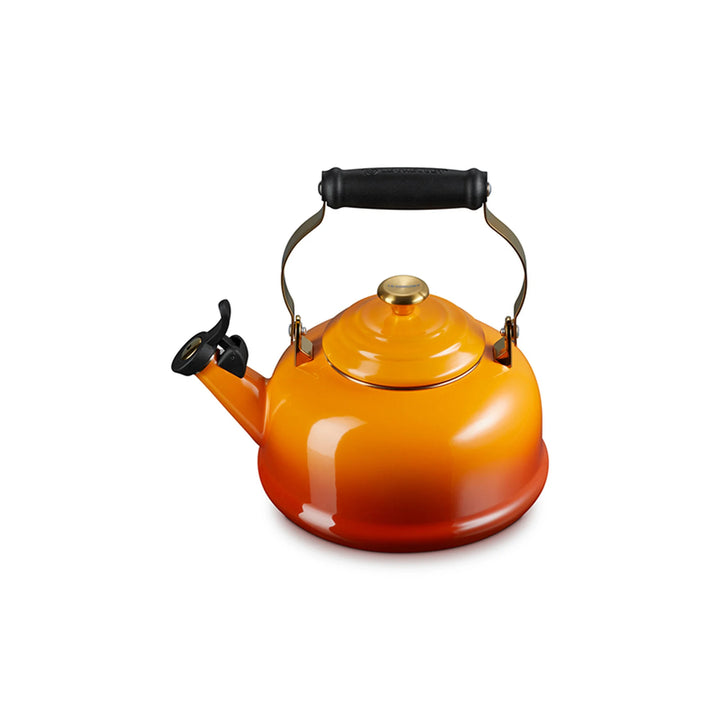 Le Creuset Classic Whistling Kettle, 1.7 Qt.