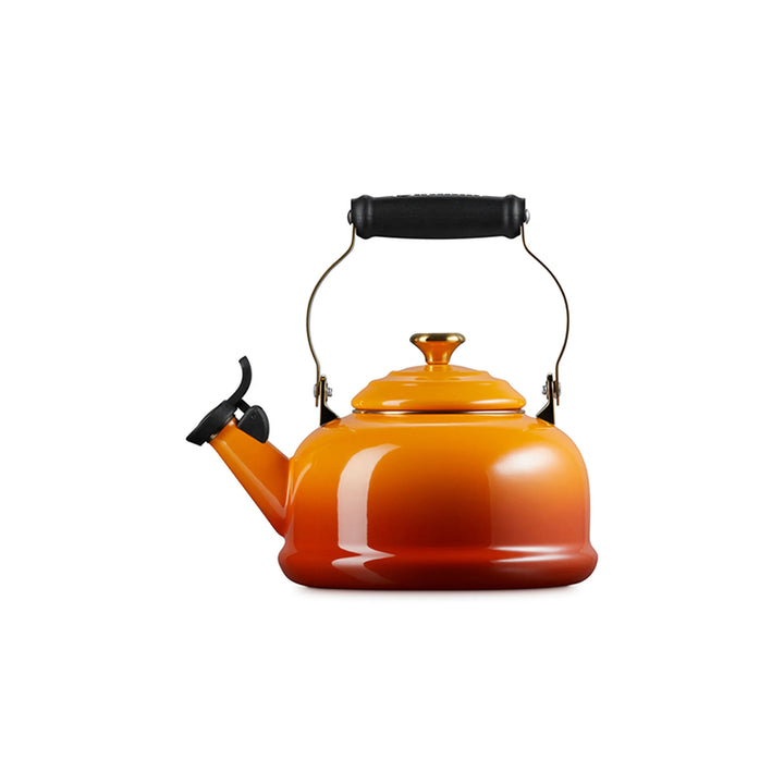 Le Creuset Classic Whistling Kettle, 1.7 Qt.
