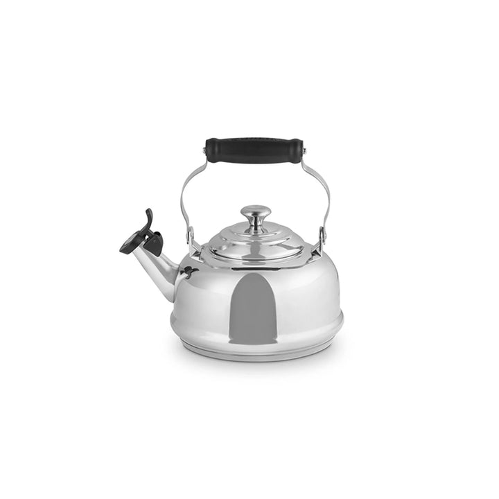 Le Creuset Classic Whistling Kettle, 1.7 Qt.