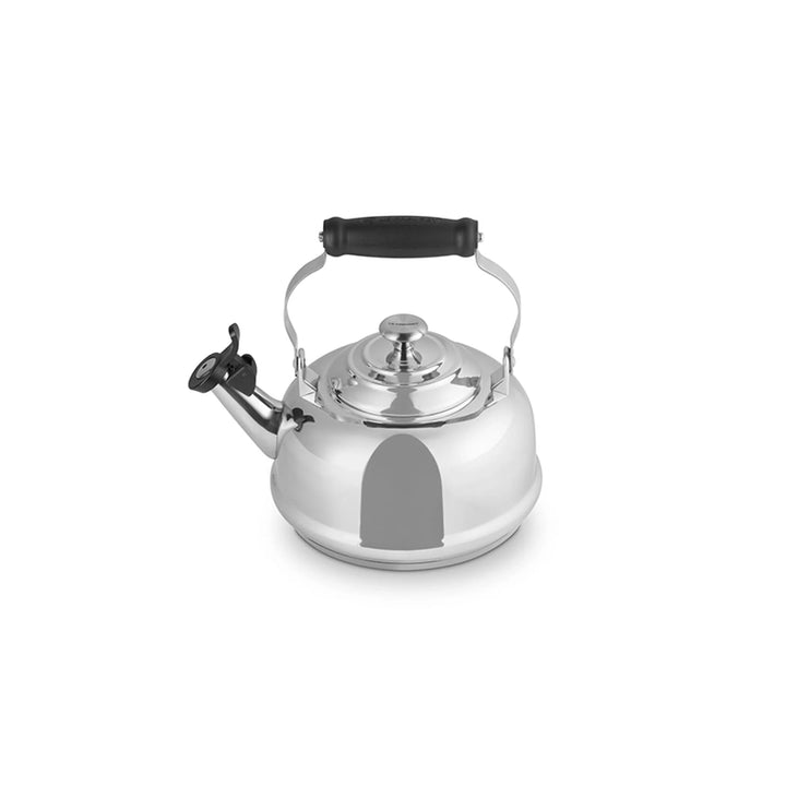 Le Creuset Classic Whistling Kettle, 1.7 Qt.