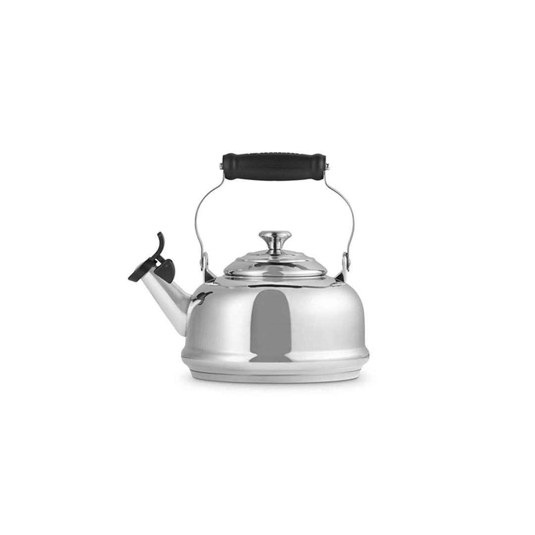 Le Creuset Classic Whistling Kettle, 1.7 Qt.